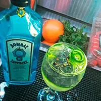 Servicio premium con bebidas internacionales